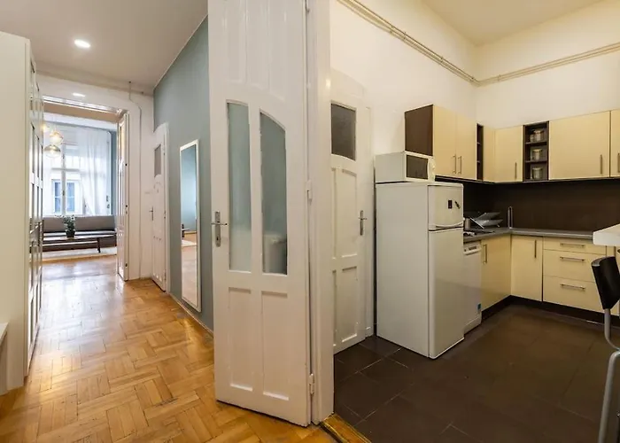 Ermosa Budapest
